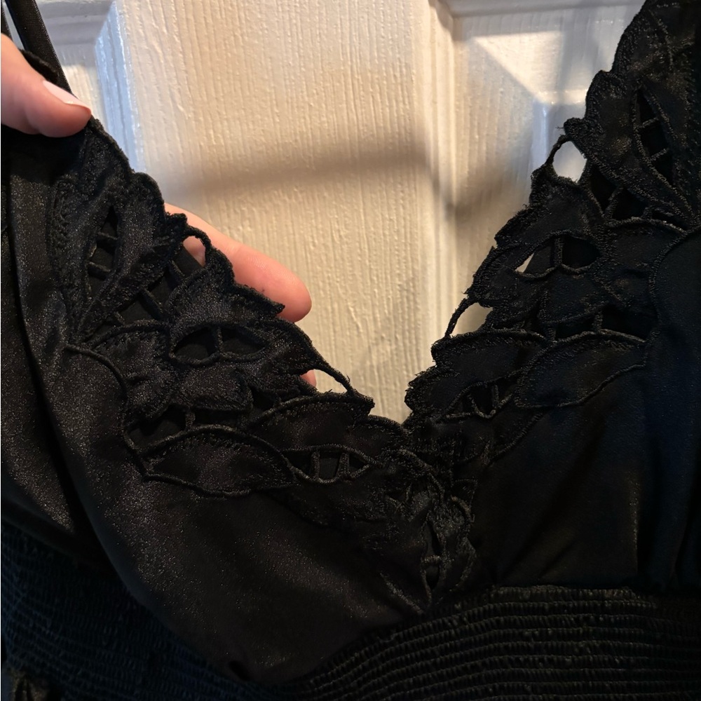 Lace dress - Picture 2 of 4